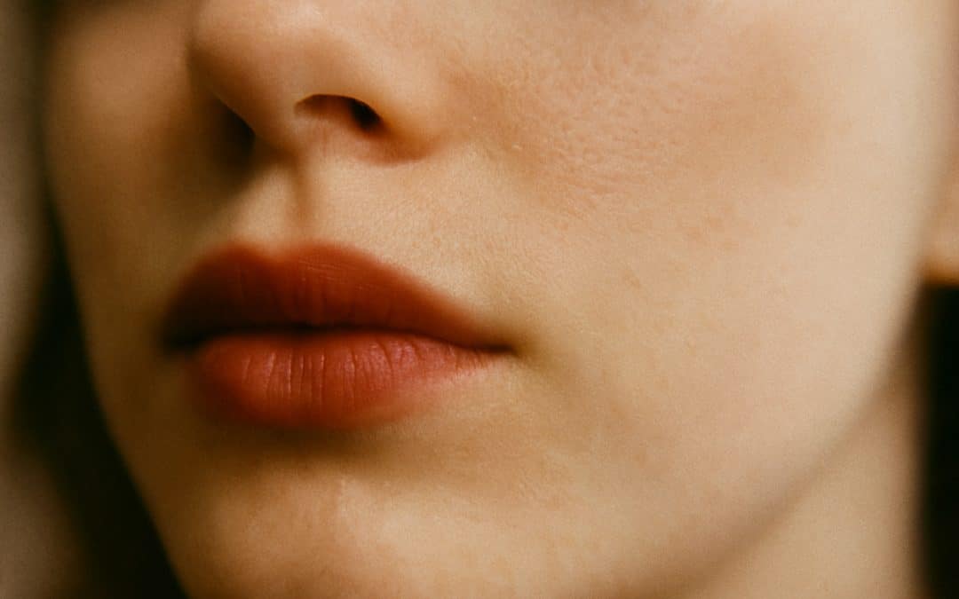Plumping, moisturizing, enhancing: hyaluronic acid for your lips