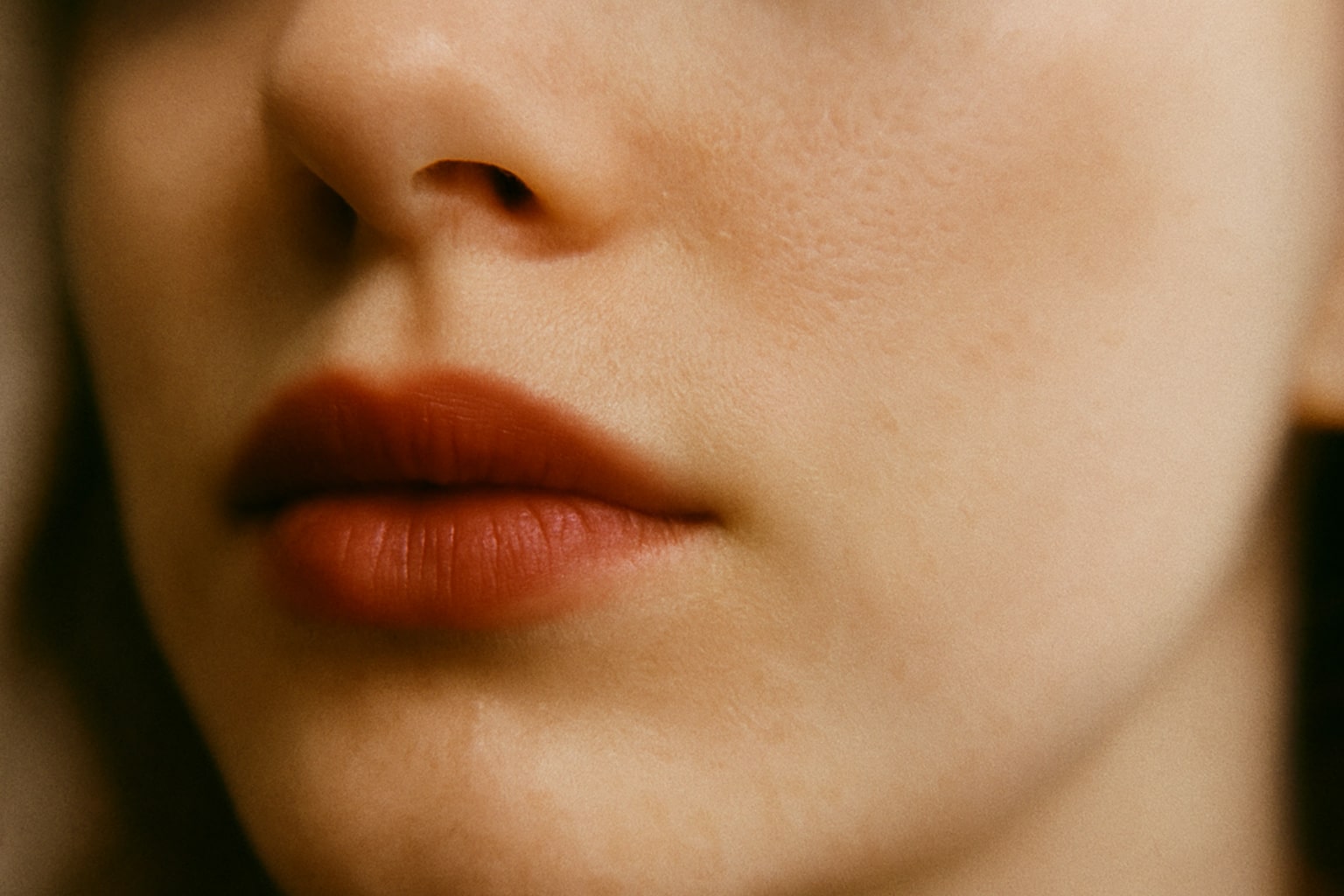 Plumping, moisturizing, enhancing: hyaluronic acid for your lips